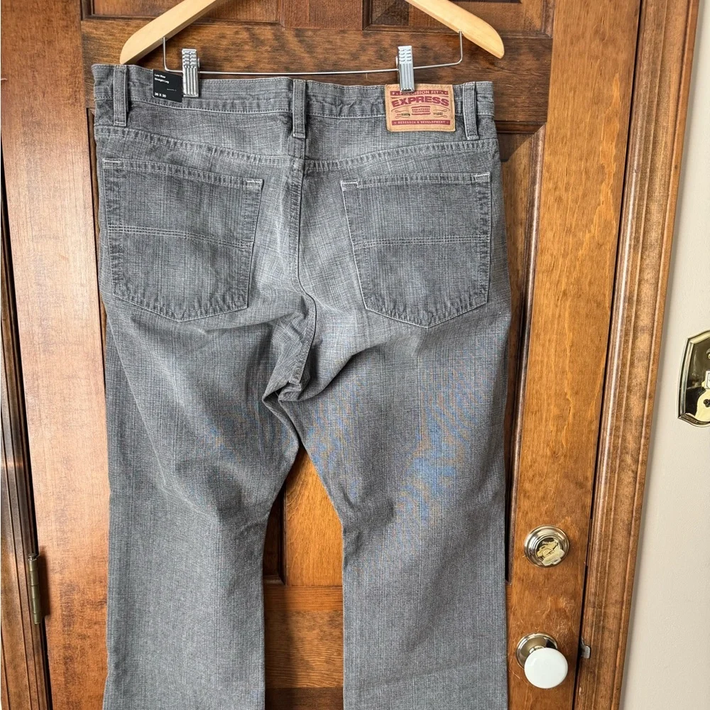 NWT Express Low Rise/Straight Leg Gray Denim Jeans 36x30